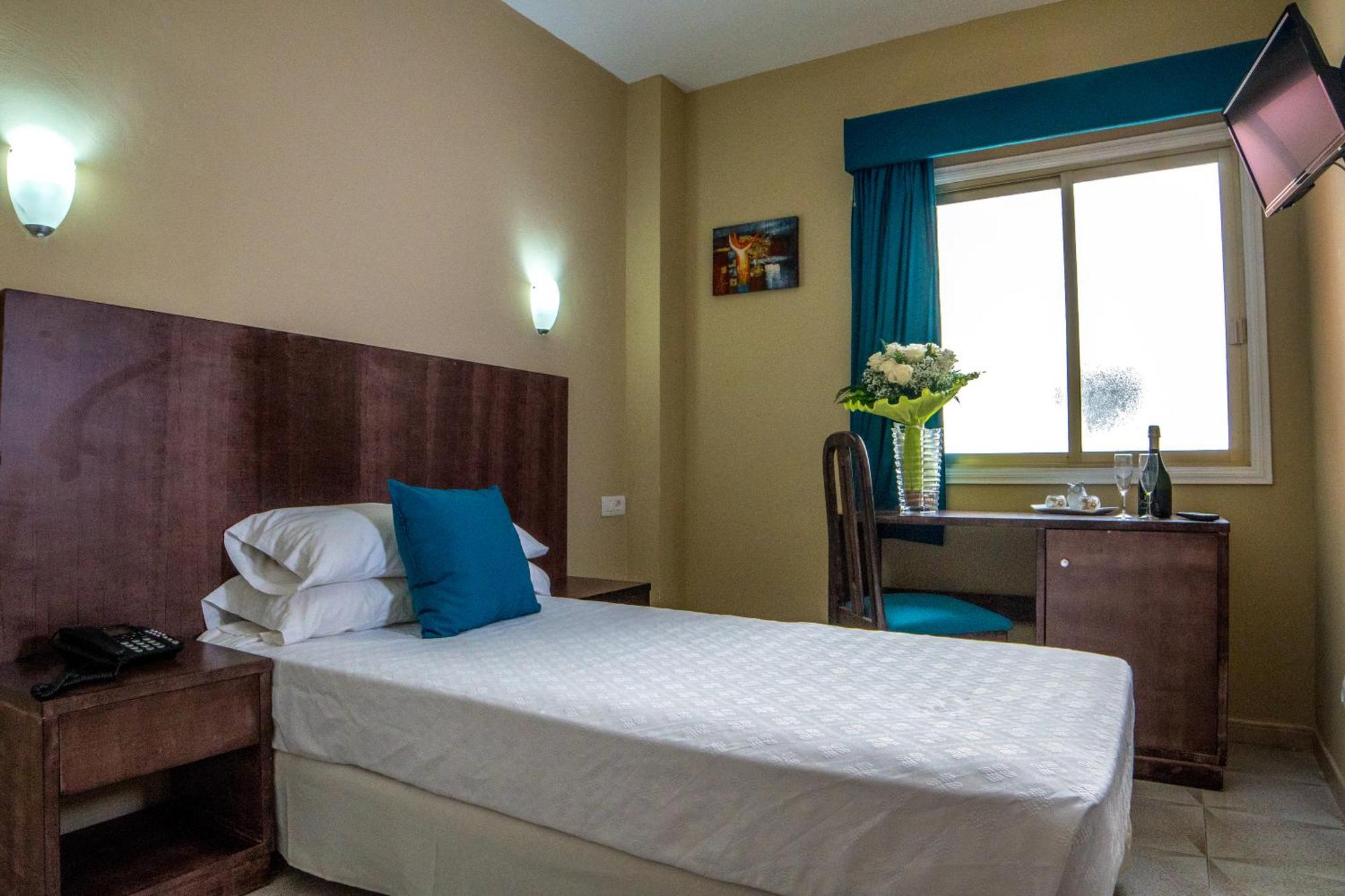 Hotel Aeropuerto Sur 3*